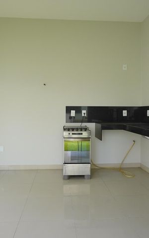 Casa de condomínio para alugar com 200m², 4 quartos e 4 vagasEdicula