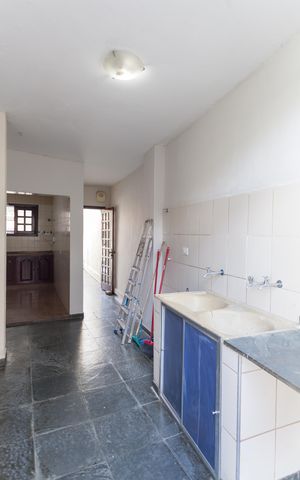 Casa à venda com 212m², 5 quartos e 2 vagas Casa à venda com 212m², 5 quartos e 2 vagasÁrea de Serviço