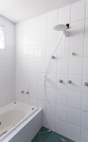 Casa à venda com 212m², 5 quartos e 2 vagas Casa à venda com 212m², 5 quartos e 2 vagasBanheiro da Suíte