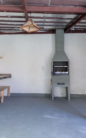 Casa à venda com 212m², 5 quartos e 2 vagas Casa à venda com 212m², 5 quartos e 2 vagasQuintal - churrasqueira