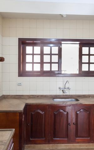 Casa à venda com 212m², 5 quartos e 2 vagas Casa à venda com 212m², 5 quartos e 2 vagasCozinha