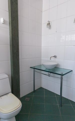 Casa à venda com 212m², 5 quartos e 2 vagas Casa à venda com 212m², 5 quartos e 2 vagasBanheiro da Suíte