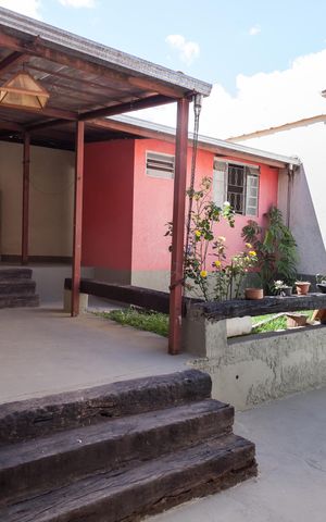 Casa à venda com 212m², 5 quartos e 2 vagas Casa à venda com 212m², 5 quartos e 2 vagasQuintal