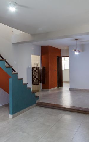 Casa à venda com 212m², 5 quartos e 2 vagas Casa à venda com 212m², 5 quartos e 2 vagasSala