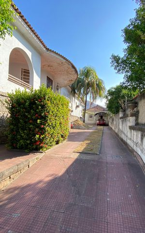 Casa para alugar com 1147m², 4 quartos e 7 vagas Casa para alugar com 1147m², 4 quartos e 7 vagasEntrada