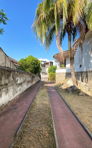 Casa para alugar com 1147m², 4 quartos e 7 vagas Casa para alugar com 1147m², 4 quartos e 7 vagasGaragem