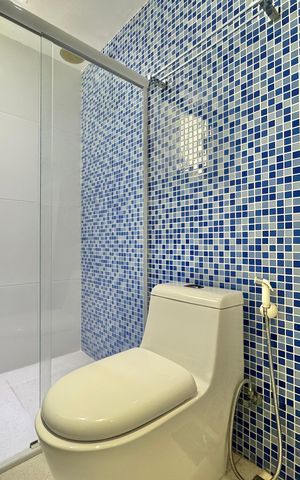 Casa de condomínio à venda com 300m², 6 quartos e 1 vaga Casa de condomínio à venda com 300m², 6 quartos e 1 vagaBanheiro da Suíte 2