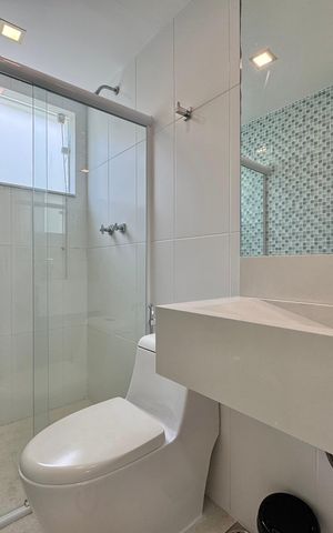 Casa de condomínio à venda com 300m², 6 quartos e 1 vaga Casa de condomínio à venda com 300m², 6 quartos e 1 vagaBanheiro da Suíte 3