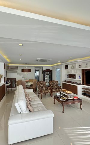 Casa de condomínio à venda com 300m², 6 quartos e 1 vaga Casa de condomínio à venda com 300m², 6 quartos e 1 vagaSala