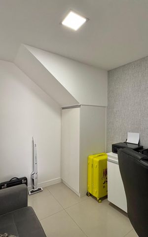 Casa de condomínio à venda com 300m², 6 quartos e 1 vaga Casa de condomínio à venda com 300m², 6 quartos e 1 vagaQuarto / Escritório