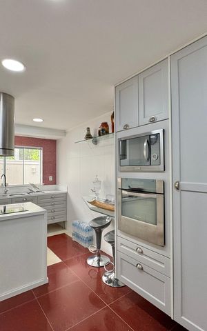 Casa de condomínio à venda com 300m², 6 quartos e 1 vaga Casa de condomínio à venda com 300m², 6 quartos e 1 vagaCozinha