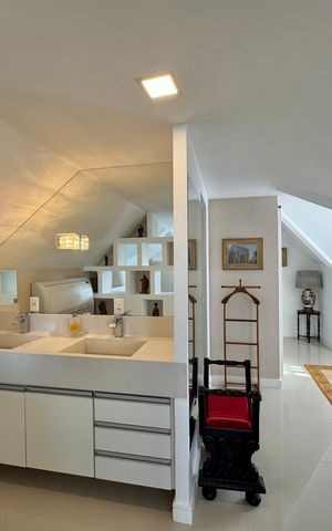 Casa de condomínio à venda com 300m², 6 quartos e 1 vaga Casa de condomínio à venda com 300m², 6 quartos e 1 vagaSuíte 5 - Lavabo