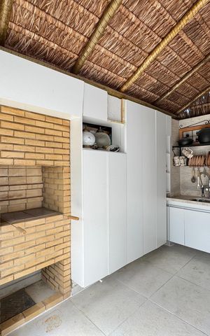 Casa de condomínio à venda com 300m², 6 quartos e 1 vaga Casa de condomínio à venda com 300m², 6 quartos e 1 vagaÁrea comum - Churrasqueira