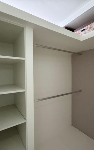 Casa de condomínio à venda com 300m², 6 quartos e 1 vaga Casa de condomínio à venda com 300m², 6 quartos e 1 vagaSuíte 2 - Closet