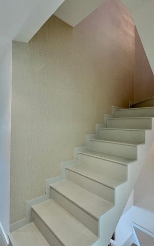 Casa de condomínio à venda com 300m², 6 quartos e 1 vaga Casa de condomínio à venda com 300m², 6 quartos e 1 vagaCorredor para os Quartos