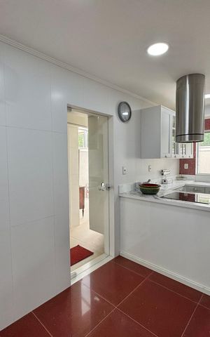 Casa de condomínio à venda com 300m², 6 quartos e 1 vaga Casa de condomínio à venda com 300m², 6 quartos e 1 vagaCozinha