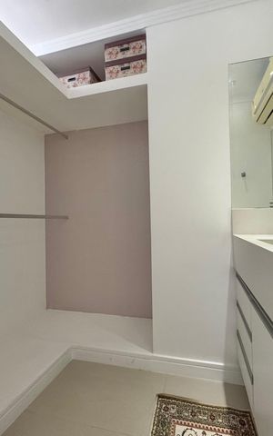 Casa de condomínio à venda com 300m², 6 quartos e 1 vaga Casa de condomínio à venda com 300m², 6 quartos e 1 vagaSuíte 2 - Closet