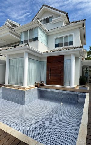Casa de condomínio à venda com 300m², 6 quartos e 1 vaga Casa de condomínio à venda com 300m², 6 quartos e 1 vagaÁrea comum - Piscina