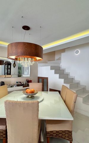 Casa de condomínio à venda com 300m², 6 quartos e 1 vaga Casa de condomínio à venda com 300m², 6 quartos e 1 vagaSala