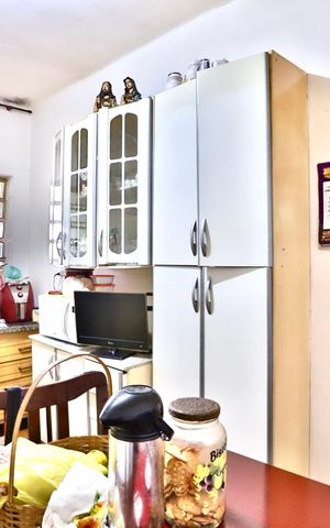 Casa à venda com 220m², 2 quartos e 8 vagas Casa à venda com 220m², 2 quartos e 8 vagasCozinha