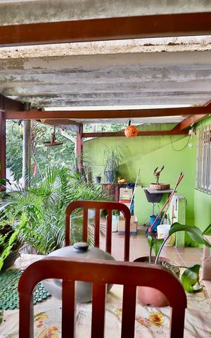 Casa à venda com 220m², 2 quartos e 8 vagas Casa à venda com 220m², 2 quartos e 8 vagasQuintal
