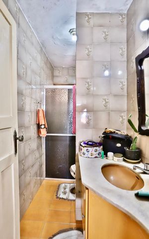 Casa à venda com 220m², 2 quartos e 8 vagas Casa à venda com 220m², 2 quartos e 8 vagasBanheiro