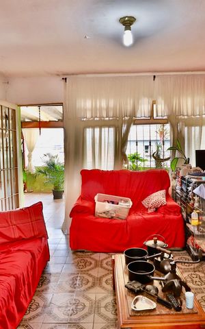 Casa à venda com 220m², 2 quartos e 8 vagas Casa à venda com 220m², 2 quartos e 8 vagasSala