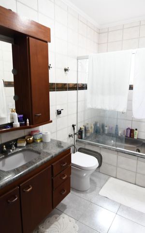 Casa para alugar com 288m², 5 quartos e 3 vagasBanheiro 3