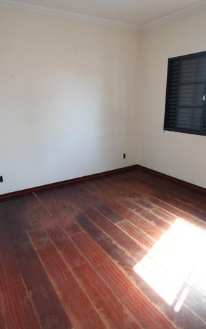 Casa à venda com 480m², 4 quartos e 5 vagasQuarto Suíte 2