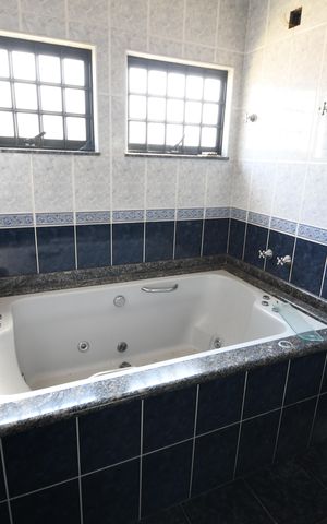 Casa à venda com 480m², 4 quartos e 5 vagasBanheiro 1