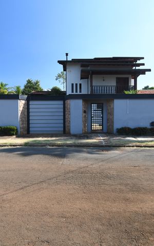 Casa à venda com 480m², 4 quartos e 5 vagasFachada