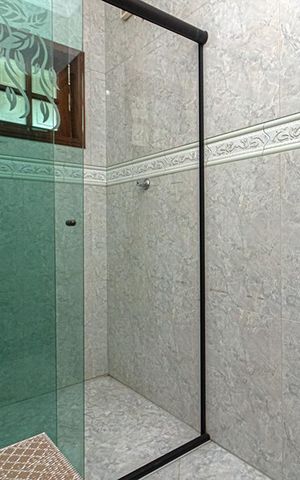 Casa à venda com 310m², 4 quartos e 2 vagas Casa à venda com 310m², 4 quartos e 2 vagasBanheiro da Suíte 1