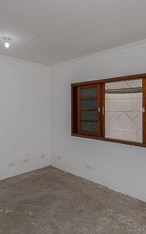 Casa à venda com 310m², 4 quartos e 2 vagas Casa à venda com 310m², 4 quartos e 2 vagasSala de TV