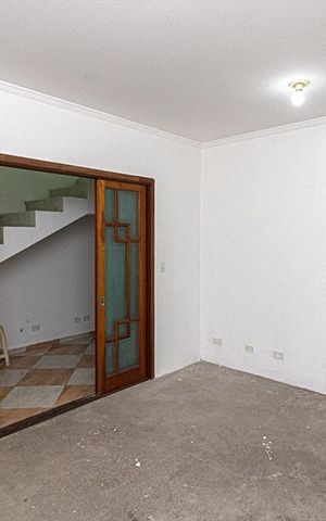 Casa à venda com 310m², 4 quartos e 2 vagas Casa à venda com 310m², 4 quartos e 2 vagasSala de TV