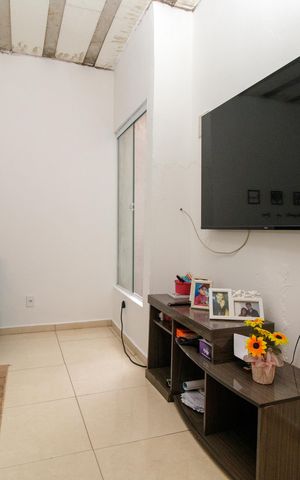 Casa à venda com 150m², 2 quartos e 1 vaga Casa à venda com 150m², 2 quartos e 1 vagaSala