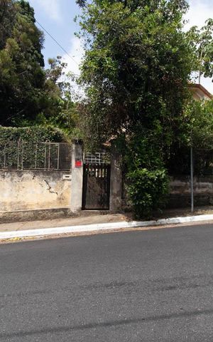Casa à venda com 2070m², 3 quartos e 3 vagas Casa à venda com 2070m², 3 quartos e 3 vagasFachada