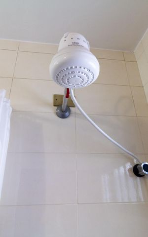 Casa à venda com 215m², 3 quartos e 6 vagas Casa à venda com 215m², 3 quartos e 6 vagasBanheiro da Suíte 1