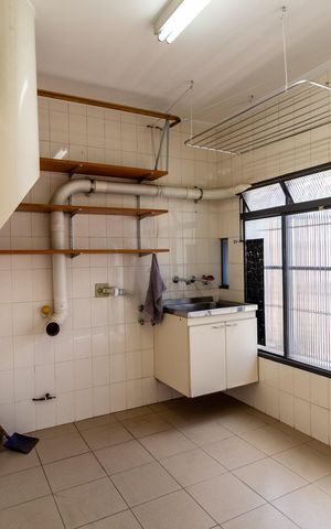 Casa à venda com 215m², 3 quartos e 6 vagas Casa à venda com 215m², 3 quartos e 6 vagasÁrea de Serviço