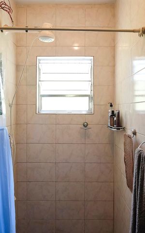 Casa à venda com 216m², 2 quartos e 4 vagasBanheiro edícula