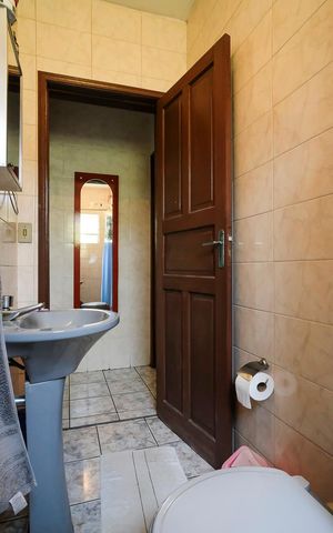 Casa à venda com 216m², 2 quartos e 4 vagasBanheiro edícula