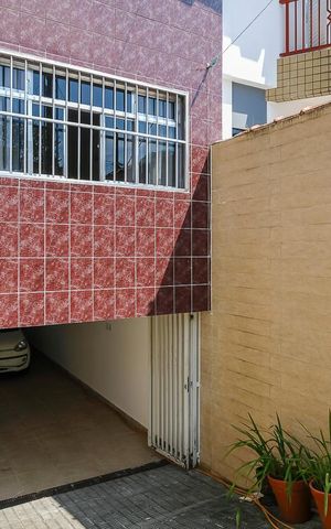 Casa à venda com 216m², 2 quartos e 4 vagasGaragem