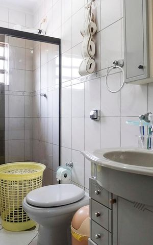 Casa à venda com 216m², 2 quartos e 4 vagasBanheiro da suíte 2