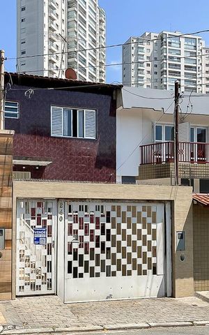 Casa à venda com 216m², 2 quartos e 4 vagasFachada + plaquinha