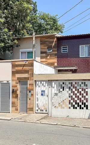 Casa à venda com 216m², 2 quartos e 4 vagasFachada + plaquinha