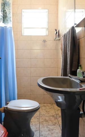 Casa à venda com 216m², 2 quartos e 4 vagasBanheiro edícula