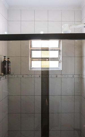 Casa à venda com 216m², 2 quartos e 4 vagasBanheiro da suíte 2
