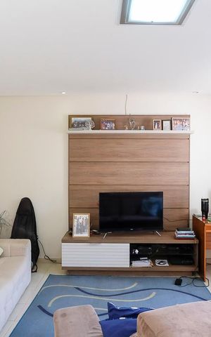 Casa à venda com 216m², 2 quartos e 4 vagasSala