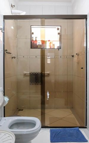 Casa à venda com 216m², 2 quartos e 4 vagasBanheiro da suíte 1