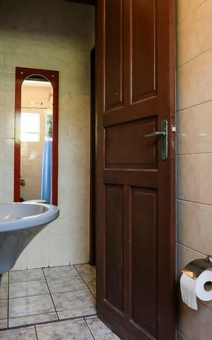 Casa à venda com 216m², 2 quartos e 4 vagasBanheiro edícula