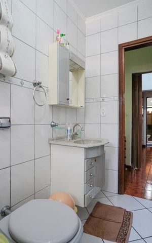 Casa à venda com 216m², 2 quartos e 4 vagasBanheiro da suíte 2